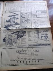 Cumhuriyet Gazetesi - 3 Mayıs 1954 - Üçüncü Baskı - Seçimi Büyük Ve Ezici Farkla Demokrat Parti'nin Kazandığı Tahakkuk Etti - Saati Saatine Yurdda Neticelerin Alınışı - Seçim Gününde Çıkan Kavgalar Ve Hadiseler - Cumhuriyetçi Millet Partisi Başbakanı Ahmet Tahtakılıç'ın Beyanatı - İstanbul'da Saat 3 te Tasnif Neticesi 289953 Demokrat Parti 116720 CHP 325 Cumhuriyetçi Millet Partisi - İnce Memed Yazan Yaşar Kemal Yazı Dizisi - Turnalar Ve Uçaklar Yazan Bedri Rahmi Eyüboğlu Köşe Yazısı - Batıya İltica Eden 3 Sovyet Diplomatı - Demirbank - Tenisçi Suzan Gürel'in Mısır'da İlk Galibiyeti - Türkiye Basketbol Serbest Atış Birinciliği - Alex Jany Tekrar Yüzmeye Başlıyor - Büyük Adli Hatalar Çeviren Mazhar Kunt Yazı Dizisi - İstanbul Ankara Radyosu Programı - 1953 1954 Yunus Nadi Mükafatı En Güzel Hikaye Hayal Mi Yazan M. Nihal Özek - Sarayların Aşk İlahesi Desiree Yazan Anne Marie Selinko Yazı Dizisi - Necipbey Briyantini - Arı Bisküvileri - 1950 Yılında Seçim Neticeleri Nasıldı - Turyağ