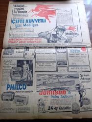 Cumhuriyet Gazetesi - 3 Mayıs 1954 - Üçüncü Baskı - Seçimi Büyük Ve Ezici Farkla Demokrat Parti'nin Kazandığı Tahakkuk Etti - Saati Saatine Yurdda Neticelerin Alınışı - Seçim Gününde Çıkan Kavgalar Ve Hadiseler - Cumhuriyetçi Millet Partisi Başbakanı Ahmet Tahtakılıç'ın Beyanatı - İstanbul'da Saat 3 te Tasnif Neticesi 289953 Demokrat Parti 116720 CHP 325 Cumhuriyetçi Millet Partisi - İnce Memed Yazan Yaşar Kemal Yazı Dizisi - Turnalar Ve Uçaklar Yazan Bedri Rahmi Eyüboğlu Köşe Yazısı - Batıya İltica Eden 3 Sovyet Diplomatı - Demirbank - Tenisçi Suzan Gürel'in Mısır'da İlk Galibiyeti - Türkiye Basketbol Serbest Atış Birinciliği - Alex Jany Tekrar Yüzmeye Başlıyor - Büyük Adli Hatalar Çeviren Mazhar Kunt Yazı Dizisi - İstanbul Ankara Radyosu Programı - 1953 1954 Yunus Nadi Mükafatı En Güzel Hikaye Hayal Mi Yazan M. Nihal Özek - Sarayların Aşk İlahesi Desiree Yazan Anne Marie Selinko Yazı Dizisi - Necipbey Briyantini - Arı Bisküvileri - 1950 Yılında Seçim Neticeleri Nasıldı - Turyağ