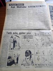 Cumhuriyet Pazar Gazetesi - 2 Mayıs 1954 - Yedi Dakika Yazan Doğan Nadi Köşe Yazısı - Haftanın Ansiklopedisi Bahar Bayramı - Küçük Kral Karikatür - İstanbul Fethinin 501. Yıldönümünde Büyük Bir Otomobil Yarışı Yapılacak Yazan Metin Ergin - Haftanın Şakaları Aşk Mektubu Yazan Burhan Felek - Dansöz Nana Kendi Hesabına Bir Film Çeviriyor Çılgın Bakire - Yirmialtı Yılın Yirmialtı Oscar'ı - Bu Dünyadan Ebediyete Filminde Audrey Hepburn - Susan Hayward'ı Kocası Gölde Boğmaya Kalkmış - Ünlüleri Gözlerinden Ve Ağızlarından Tanıyabilir Misiniz - Yılın En Başarılı Filmi Çekiliyor - Ev Kadın Moda - Yeşil Duvar Hareketi Nedir - Dünya Planörcülük Müsabakası - Londra Mektubu Yazan Feyyaz Tokar - İleride Kendisinden Bahsettirecek Çocuk Birol Meto - İster İnan İster İnanma Köşesi - İlk Kovboylar Mısırlılardı - Planlı Şehir Kurmanın Da Mektebi Var - Tepkili Uçaklarla Türbin Pervaneli Uçağın Farkları - Gene Tierney Ali Hanın Yüzüğünü Sol Eline Geçirdi - Bir Hayat Kurtarmak İçin 90 Dakikanı Verir Misin