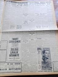 Cumhuriyet Gazetesi - 2 Şubat 1957 - Muhalefetin İşbirliği Mevzuu Tazeleniyor - Dokunulmazlıklarının Kaldırılması Taleb Edilen Milletvekilleri - Bütün Dünyayı İlgilendiren Aşk Macerası -  Adnan Menderes Dün Gece Libya'dan Döndü - İşçi Evleri Ve Resmi Arabalar İçin Sorular - İhtiyarlık Ölüm Sigortaları Tasarısı Mecliste Görüşüldü - 127.000  Kişiye 125.000 Ton Kömür Dağıtıldı - Suudi Arabistan Kralı Suud Amerika'da 60 Cadillac Ismarladı -  Belediye Zabıtası Dün Çalışmaya Başladı - İdam Sehpasında Can Veren Devletliler Derleyen Cemaleddin Saraçoğlu Yazı Dizisi - Despot Yazan Reşat Enis Yazı Dizisi - İkinci Bayezidin Çocukları Yazan Haluk Y. Şehsuvaroğlu - Tito'nun Amerika Seyahati Geri Kaldı - Kıbrıs'ta Tedhişçiler Bir Türkü Yaraladılar - Soprano Leyla Gencer Brezilyaya Davet Edildi - Londra'da Bulunan Kıymetli Türk Yazma Eserleri - Kadın Moda Köşesi - 1956 1957 Yunus Nadi Mükafatı Şiir Müsabakası - Resimli Romanımız Zırhlı Haydud Çeviren Mazhar Kunt Yazı Dizisi - Futbol Hakem Mektebi