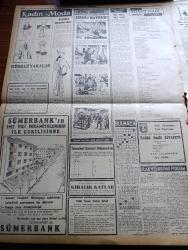 Cumhuriyet Gazetesi - 2 Şubat 1957 - Muhalefetin İşbirliği Mevzuu Tazeleniyor - Dokunulmazlıklarının Kaldırılması Taleb Edilen Milletvekilleri - Bütün Dünyayı İlgilendiren Aşk Macerası -  Adnan Menderes Dün Gece Libya'dan Döndü - İşçi Evleri Ve Resmi Arabalar İçin Sorular - İhtiyarlık Ölüm Sigortaları Tasarısı Mecliste Görüşüldü - 127.000  Kişiye 125.000 Ton Kömür Dağıtıldı - Suudi Arabistan Kralı Suud Amerika'da 60 Cadillac Ismarladı -  Belediye Zabıtası Dün Çalışmaya Başladı - İdam Sehpasında Can Veren Devletliler Derleyen Cemaleddin Saraçoğlu Yazı Dizisi - Despot Yazan Reşat Enis Yazı Dizisi - İkinci Bayezidin Çocukları Yazan Haluk Y. Şehsuvaroğlu - Tito'nun Amerika Seyahati Geri Kaldı - Kıbrıs'ta Tedhişçiler Bir Türkü Yaraladılar - Soprano Leyla Gencer Brezilyaya Davet Edildi - Londra'da Bulunan Kıymetli Türk Yazma Eserleri - Kadın Moda Köşesi - 1956 1957 Yunus Nadi Mükafatı Şiir Müsabakası - Resimli Romanımız Zırhlı Haydud Çeviren Mazhar Kunt Yazı Dizisi - Futbol Hakem Mektebi