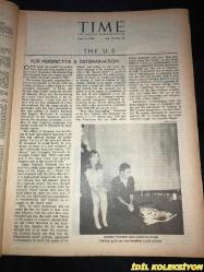 TIME - JUNE 14 , 1968 : THE WEEKLY NEWSMAGAZINE / 14 HAZİRAN 1968 / VINTAGE ENGLISH MAGAZINE / ROBERT KENNEDY / JEEP / KENNEDY WORKERS NEAR SHOOTING SCENE / 27 MINUTES ON JUNE 5-1968  A LIFE ON THE WAY TO DEATH / ROSE KENNEDY / KENNEDY CHILDREN AT ST. PATRICK'S REQUIEM / LEE RADZIWILL , RALPH ABERNATHY & JACKIE KENNEDY AT BIER / POLITICS & ASSASINATION / THE FUGITIVE 1968 / USS UNITED STATES STEEL INTERNATIONAL / NORTH VIET NAM'S TEAM : BO , THO & THUY / RANDOLPH CHURCHILL / WINNER VELASCO / ROLEX / DR. BAZILAUSKAS / CAMPARI / SAN FRANCISCO'S NATHAN HARE / FIAT / SCOTT & CHRISTIE / WESSELMANN EXHIBIT IN CHICAGO / OLITSKI'S CLOUDS OF MOONGLOW / AIR FRANCE CARGO / KENT (İLK SAYFASINDA KÜÇÜK BİR YIRTILMA MEVCUT)