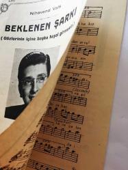 Zeki Müren'in Beklenen Şarkı (Gözlerinin İçine Başka Hayal Girmesin) Şarkısının Notaları - Nihavend Vals - İskender Kutmani Yayımı (1397 No - 40 Kuruş) - 20,5 x 14 cm Ebadında - 4 Sayfa - Orijinal, Dönemine Ait