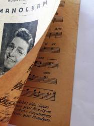 Zeki Müren'in Manolyam Şarkısının Notaları - Kurdili Hicazkar Şarkı - İskender Kutmani Yayımı (1430 No - 100 Kuruş) - 20,5 x 14 cm Ebadında - 4 Sayfa - Orijinal, Dönemine Ait