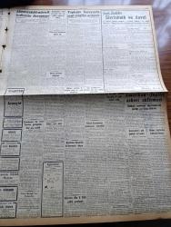Cumhuriyet Gazetesi - 3 Şubat 1957 - Şeker İçin Soru Fethi Çelikbaş Meclise 11  Suallik Bir Önerge Verdi - Kar Fırtınası Yüzünden Dün 6 Uçak Kazası Oldu - Kıbrıs'ta Dün 5 Türk Polisi Yaralandı - Eisenhower İle Kral Suud'un Görüşmelerine Ara Verildi - Ürdün Kralı Komünizmi Takbih Etti -  Kasım Güleğe Sorulan 3 Mühim Sual Ve Onun Cevapları - Başbakan Adnan Menderes'in Libya Ziyaretine Dair Neşredilen Müşterek Tebliğ - Alaaddin Tiridoğlu Cumhuriyetçi Millet Partisi'ne Girdi - Despot Yazan Reşat Enis Yazı Dizisi - İdam Sehpasında Can Veren Devletliler Derleyen Cemaleddin Saraçoğlu Yazı Dizisi - Unkapanında 800 Dükkan İnşa Edilecek - Haftanın Şakaları Yazan Burhan Felek - Zihin Sporları - Resimli Romanımız Zırhlı Haydud Çeviren Mazhar Kunt Yazı Dizisi - Akademik Kariyer Meselesi - Batı Trakya'da Arapça Tedrisat Yapan Mektepler - İdam Mahkumu Chessman Tekrar Yüksek Mahkemeye Başvuracak - Beykoz Fenerbahçe'yi 1 0 Yendi - Necla İz Kordon Blö'de - Bugün Çetin Maç Beşiktaş Mı İstanbulspor Mu