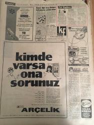 HÜRRİYET GAZETESİ 21 EKİM 1966 YIL :19 SAYI :6638---Feci bir trafik kazası Almanya dan gelmekte olan :9 Kişilik aileden 7 si öldü --Dışişleri teşkilatında büyük değişiklik var --Rumca okuma kitapları toplattırıldı --Ortanın Solu yüzünden delegeler  yine birbirine girdi ---Güney bölgesi hudutlarımızda yığınak yapıyoruz --Dansözlerin annesi kırık bir bardakla pavyon idarecilerine  hücum etti ---Suriyelilerin giriş ve çıkış da yasaklandı --Kabadayı Yaşar ile polis yaralandı --Kuveyt ,diğer Arap ülkelerin kalkınmasına yardım ediyor ---Fuar Göl Gazinosu : Perihan Altındağ Sözeri yi ,Gonca Gül ,İsmet Yazar , Beyhan Akıncı ---Beşiktaş ,Feriköy den çekiniyor --Enternasyonal atletizm yarışları bugün başlıyor ---Eskişehirliler ,Hacettepe ye çattı --Başbakan Demirel Afganistan a davet edildi ---Kürksüz kadın ,tam dişi değil---Asfalt Osman Sanayicilere :Sizin için alarm zilleri çalıyor dedi --Aksu : YTP nin politikası aynen devam edecek --