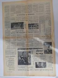 19 Mart 1976 - Cumhuriyet Gazetesi - Avrupa Kupalarında gollü çarşamba: 11 maçta fileler 39 kez havalandı - Ergüder: ''Kuzeyin soğuğuna şimdi de güneyin sıcaklığı eklendi'' - Kiev'in elenişi inanılmaz olarak nitelendi - İstanbul amatör lig şampiyonu belli oluyor - Anadoluhisar ile Beşiktaş bugün karşı karşıya geliyor - Hakemler mi, seçenler mi? - Hıncal Uluç - Gazete tam değildir sadece 2 sayfası mevcuttur - Tek yaprak 2 sayfadır