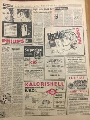 HÜRRİYET GAZETESİ 9 KASIM 1965 YIL :18 SAYI :6297--Çete reisi ,bir karakolun kaldırılması için Siirt Valisine ihtar Mektubu yolladı ---Üsler meselesi meclis te ağız  kavgası çıkardı --Rusya ,3 bin dolardan helikopter  teklif etti --55 Yaşındaki bir kadın ikiz doğurdu --İsim benzerliği yüzünden beş gün nezarette  kaldı --Üniversiteye giremeyen öğrencileri  zor durumda ---Kendine güvenen varsa gelip dükkanımı soysun --Celal Bayar ın  tahliye süresi 6 ay uzatıldı ---Önümüzdeki sene biraz üretim artacak ----Eski urbacı Moiz in oğlu Raul İzmir den gelin almağa geldi --Doğunun turistik Yakutiye Medresesi en kaz  yığını haline geldi --Fenerbahçe nin sadece adı kaldı --Fenerbahçe ümidini Nedim ve Selim e bağladı --Milli takım kafilesi 19 Kasım da gidiyor --Cephede çarpışan Vietnamlı cesur  kadını kocası öldürdü --Utanç Duvarı nın yerini alüminyum perde alıyor --İsveçli Açıkgöz Fizik öğretmeni yeni bir skandal ortaya çıkardı ---Moskova da bir at pazarı açıldı ---Toto da 13 maçı bir kişi bildi -