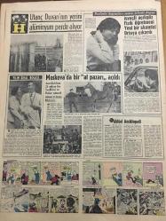 HÜRRİYET GAZETESİ 9 KASIM 1965 YIL :18 SAYI :6297--Çete reisi ,bir karakolun kaldırılması için Siirt Valisine ihtar Mektubu yolladı ---Üsler meselesi meclis te ağız  kavgası çıkardı --Rusya ,3 bin dolardan helikopter  teklif etti --55 Yaşındaki bir kadın ikiz doğurdu --İsim benzerliği yüzünden beş gün nezarette  kaldı --Üniversiteye giremeyen öğrencileri  zor durumda ---Kendine güvenen varsa gelip dükkanımı soysun --Celal Bayar ın  tahliye süresi 6 ay uzatıldı ---Önümüzdeki sene biraz üretim artacak ----Eski urbacı Moiz in oğlu Raul İzmir den gelin almağa geldi --Doğunun turistik Yakutiye Medresesi en kaz  yığını haline geldi --Fenerbahçe nin sadece adı kaldı --Fenerbahçe ümidini Nedim ve Selim e bağladı --Milli takım kafilesi 19 Kasım da gidiyor --Cephede çarpışan Vietnamlı cesur  kadını kocası öldürdü --Utanç Duvarı nın yerini alüminyum perde alıyor --İsveçli Açıkgöz Fizik öğretmeni yeni bir skandal ortaya çıkardı ---Moskova da bir at pazarı açıldı ---Toto da 13 maçı bir kişi bildi -