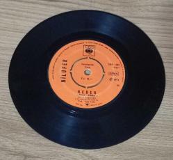 NİLÜFER-DÜNYA DÖNÜYOR