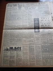 Cumhuriyet Gazetesi - 29 Kasım 1960 - Milli Birlik Komitesi Kurulacak Parti İle İlgisi Bulunmadığını Bildirdi - Milli Birlik Komitesi İle Hükümet Arasında İhtilaf Yok - Örtülü Ödenek Davasında Adnan Menderes'in Eşi Berrin Menderes Dinlenildi - Savcı Sıtkı Yırcalı Hakkındaki Davanın Düşmesini İstedi - Sabık Milletvekili Yusuf Salman Öldü - Yassıada İntibaları Yazan Yaşar Kemal - İpar Gemileri Davasına Dün De Devam Edildi - 10. Köy Yazan Fakir Baykurt Yazı Dizisi - Bilmediğimiz Tanımadığımız Amerika Yazan Nüzhet Baba Yazı Dizisi - Burhan Felek Köşe Yazısı - Başkasının Günahı Çizen Yves Sayol - Profesör Nümbüs'ün Maceraları Çizgi Roman - Dolmabahçe Stadının Nihayet Işıklandırılması Başlıyor - Türkiye Eskrim Şampiyonası Notları - Kış Sporlarında Bu Yıl Yapılması Gerekenler - Galatasaray Ankara Maçları İçin Yarın Kampa Giriyor - Nivea Krem - Beybaba Piyesi Yazan Çetin Altan Yeni Tiyatroda - Milli Takım Geceyarısı Yurda Döndü - Muhafızgücü Kıbrıs'ta 3 2 Galip - Yeni Melek Sineması