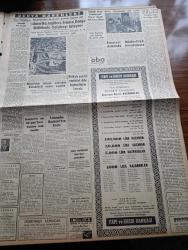Cumhuriyet Gazetesi - 29 Kasım 1960 - Milli Birlik Komitesi Kurulacak Parti İle İlgisi Bulunmadığını Bildirdi - Milli Birlik Komitesi İle Hükümet Arasında İhtilaf Yok - Örtülü Ödenek Davasında Adnan Menderes'in Eşi Berrin Menderes Dinlenildi - Savcı Sıtkı Yırcalı Hakkındaki Davanın Düşmesini İstedi - Sabık Milletvekili Yusuf Salman Öldü - Yassıada İntibaları Yazan Yaşar Kemal - İpar Gemileri Davasına Dün De Devam Edildi - 10. Köy Yazan Fakir Baykurt Yazı Dizisi - Bilmediğimiz Tanımadığımız Amerika Yazan Nüzhet Baba Yazı Dizisi - Burhan Felek Köşe Yazısı - Başkasının Günahı Çizen Yves Sayol - Profesör Nümbüs'ün Maceraları Çizgi Roman - Dolmabahçe Stadının Nihayet Işıklandırılması Başlıyor - Türkiye Eskrim Şampiyonası Notları - Kış Sporlarında Bu Yıl Yapılması Gerekenler - Galatasaray Ankara Maçları İçin Yarın Kampa Giriyor - Nivea Krem - Beybaba Piyesi Yazan Çetin Altan Yeni Tiyatroda - Milli Takım Geceyarısı Yurda Döndü - Muhafızgücü Kıbrıs'ta 3 2 Galip - Yeni Melek Sineması