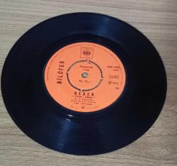 NİLÜFER-DÜNYA DÖNÜYOR