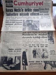 Cumhuriyet Gazetesi - 26 Kasım 1960 - Kurucu Meclis'le Birlikte Siyasi Faaliyetlere Müsaade Edilecek - Parti Kontenjanında Milli Birlik Komitesinin Tadil Yapması Muhtemel Görülüyor -  Düşük Başbakan Adnan Menderes İle Müsteşarı Örtülü Ödenek Davasında Fotoğraf - Adnan Menderes'in Müşkül Durumda Kaldığı Dava Örtülü Ödenek Davası- Önünüzdeki Yıl İçinde 500 Milyon Dolarlık İthalat Yapacağız - Affedilen Profesörler İşinde Son Durum - 10. Köy Yazan Fakir Baykurt Yazı Dizisi - Kurucu Meclis Yazan Doçent Doktor İsmet Giritli - Komünist Liderlerin Zirve Toplantısı - 35 Milyon Sterlin Sermaye İle Bir Arap Tanker Filosu Kurulacak - Elizabeth Taylor Sıcak İklimli Bir Yere Gidiyor - Başkasının Günahı Çizen Yves Sayol - Bay Oscar Karikatür - Fenerbahçe Edirne'de 4 1 Galip - A Milli Maçında Dört Oyuncu Değişebilecek - 1960 Fransa Bisiklet Turu Şampiyonu Gastone Nencini İyi Bir Ressamdır - Galatasaray Bugün Ali Sami Yen Stadında Mecidiyeköy İle Oynuyor - Boksör Sonny Ray Mağlup - Nivea Krem