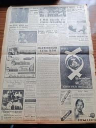 Cumhuriyet Gazetesi - 26 Kasım 1960 - Kurucu Meclis'le Birlikte Siyasi Faaliyetlere Müsaade Edilecek - Parti Kontenjanında Milli Birlik Komitesinin Tadil Yapması Muhtemel Görülüyor -  Düşük Başbakan Adnan Menderes İle Müsteşarı Örtülü Ödenek Davasında Fotoğraf - Adnan Menderes'in Müşkül Durumda Kaldığı Dava Örtülü Ödenek Davası- Önünüzdeki Yıl İçinde 500 Milyon Dolarlık İthalat Yapacağız - Affedilen Profesörler İşinde Son Durum - 10. Köy Yazan Fakir Baykurt Yazı Dizisi - Kurucu Meclis Yazan Doçent Doktor İsmet Giritli - Komünist Liderlerin Zirve Toplantısı - 35 Milyon Sterlin Sermaye İle Bir Arap Tanker Filosu Kurulacak - Elizabeth Taylor Sıcak İklimli Bir Yere Gidiyor - Başkasının Günahı Çizen Yves Sayol - Bay Oscar Karikatür - Fenerbahçe Edirne'de 4 1 Galip - A Milli Maçında Dört Oyuncu Değişebilecek - 1960 Fransa Bisiklet Turu Şampiyonu Gastone Nencini İyi Bir Ressamdır - Galatasaray Bugün Ali Sami Yen Stadında Mecidiyeköy İle Oynuyor - Boksör Sonny Ray Mağlup - Nivea Krem