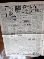 Cumhuriyet Gazetesi - 19 Ekim 1960 - Yüksek Adalet Divanı Bu Sabah Yeni Bir Davaya Başlıyor - 6 7 Eylül Hadisesi Sanıkları Hesap Verecekler - Adnan Menderes'in Avukatı Burhan Apaydın - Celal Bayar Adnan Menderes Ve Fatin Rüştü Zorlu'dan Başka Sanıklar - Münif Fehim'in Fırçasıyla Fuat Köprülü ve Fahrettin Kerim Gökay - 6 7 Eylül Hadiseleri Nasıl Başlamış Ve Bitmişti - Radyo Yolsuzluğu İle İlgili Tahkikatı Bitti - 8 Düşük İçin 5 10 Yıl Hapis İsteniyor - Yeni Anayasanın Ön Projesi Dün Milli Birlik Komitesi'ne  Teslim Edildi - Yeni Anayasa 192 Madde - Sabah Şarkısı Yazan Taylor Caldwell Yazı Dizisi - Bay Oscar Karikatür - Profesör Nümbüs'ün Maceraları Çizgi Roman - Türkiye NATO Emrine Yeni Birlikler Veriyormuş - Burhan Felek Köşe Yazısı - Resimli Roman Başkasının Günahı Çizen Yves Sayol - Türk Gazeteciliği 100 Yaşında - Silahlı Kuvvetler Boks Şampiyonası - Naci Erdem Ve Basri Dirimlili Katılmadı A Milli Takımımız Antrenman Yaptı