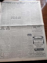 Cumhuriyet Gazetesi - 19 Ekim 1960 - Yüksek Adalet Divanı Bu Sabah Yeni Bir Davaya Başlıyor - 6 7 Eylül Hadisesi Sanıkları Hesap Verecekler - Adnan Menderes'in Avukatı Burhan Apaydın - Celal Bayar Adnan Menderes Ve Fatin Rüştü Zorlu'dan Başka Sanıklar - Münif Fehim'in Fırçasıyla Fuat Köprülü ve Fahrettin Kerim Gökay - 6 7 Eylül Hadiseleri Nasıl Başlamış Ve Bitmişti - Radyo Yolsuzluğu İle İlgili Tahkikatı Bitti - 8 Düşük İçin 5 10 Yıl Hapis İsteniyor - Yeni Anayasanın Ön Projesi Dün Milli Birlik Komitesi'ne  Teslim Edildi - Yeni Anayasa 192 Madde - Sabah Şarkısı Yazan Taylor Caldwell Yazı Dizisi - Bay Oscar Karikatür - Profesör Nümbüs'ün Maceraları Çizgi Roman - Türkiye NATO Emrine Yeni Birlikler Veriyormuş - Burhan Felek Köşe Yazısı - Resimli Roman Başkasının Günahı Çizen Yves Sayol - Türk Gazeteciliği 100 Yaşında - Silahlı Kuvvetler Boks Şampiyonası - Naci Erdem Ve Basri Dirimlili Katılmadı A Milli Takımımız Antrenman Yaptı