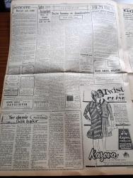 Cumhuriyet Gazetesi - 18 Eylül 1962 - İdamların Yıldönümünde Malum Gazetelerin   Neşriyatı Tepki Yarattı - İsmet İnönü Danışma Kuruluna Plan Hakkında İzahat Verirken - Adnan Menderes'in Haksız İktisap Davasının Duruşmasında Mevlit Şekeri Dağıtıldı - Gençlik Atatürk'ün Heykellerine Tecavüzleri Tel'in Ediliyor - Lüleburgaz Sağlık Merkezi 29 Ekim'de Hizmete Açılıyor - Kayseri Bölge Cezaevinde Mevlit Ve Kur'an Okutturuldu - Yer Demir Gök Bakır Yazan Yaşar Kemal Yazı Dizisi - İlhan Selçuk Köşe Yazısı - Amerika'da Fidel Castro'ya Mutedil Davranılması Fikri Belirdi - İran Şahı Toprak Reformundan Geri Dönülemez Dedi - Burhan Felek Köşe Yazısı - Mutfak Sofra Yazan Raufi Manyas - Profesör Nümbüs'ün Maceraları Çizgi Roman - Jane'in Kızı Çizgi Roman - Resimli Roman Melun Kız Çizen Yves Sayol - Canel Konvur Güzellik Kraliçesi Seçildi - Dinamo Kafile Başkanı Galatasaray Bu Oyunu İle Dömifinale Gider - Dedi - Avrupa Atletizm Şampiyonası - Rus Atletlerine Doping Mi Yapıldı - Fikret Kırcan Almanya'da