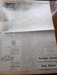 Cumhuriyet Gazetesi - 18 Eylül 1962 - İdamların Yıldönümünde Malum Gazetelerin   Neşriyatı Tepki Yarattı - İsmet İnönü Danışma Kuruluna Plan Hakkında İzahat Verirken - Adnan Menderes'in Haksız İktisap Davasının Duruşmasında Mevlit Şekeri Dağıtıldı - Gençlik Atatürk'ün Heykellerine Tecavüzleri Tel'in Ediliyor - Lüleburgaz Sağlık Merkezi 29 Ekim'de Hizmete Açılıyor - Kayseri Bölge Cezaevinde Mevlit Ve Kur'an Okutturuldu - Yer Demir Gök Bakır Yazan Yaşar Kemal Yazı Dizisi - İlhan Selçuk Köşe Yazısı - Amerika'da Fidel Castro'ya Mutedil Davranılması Fikri Belirdi - İran Şahı Toprak Reformundan Geri Dönülemez Dedi - Burhan Felek Köşe Yazısı - Mutfak Sofra Yazan Raufi Manyas - Profesör Nümbüs'ün Maceraları Çizgi Roman - Jane'in Kızı Çizgi Roman - Resimli Roman Melun Kız Çizen Yves Sayol - Canel Konvur Güzellik Kraliçesi Seçildi - Dinamo Kafile Başkanı Galatasaray Bu Oyunu İle Dömifinale Gider - Dedi - Avrupa Atletizm Şampiyonası - Rus Atletlerine Doping Mi Yapıldı - Fikret Kırcan Almanya'da