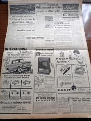 Cumhuriyet Gazetesi - 18 Eylül 1962 - İdamların Yıldönümünde Malum Gazetelerin   Neşriyatı Tepki Yarattı - İsmet İnönü Danışma Kuruluna Plan Hakkında İzahat Verirken - Adnan Menderes'in Haksız İktisap Davasının Duruşmasında Mevlit Şekeri Dağıtıldı - Gençlik Atatürk'ün Heykellerine Tecavüzleri Tel'in Ediliyor - Lüleburgaz Sağlık Merkezi 29 Ekim'de Hizmete Açılıyor - Kayseri Bölge Cezaevinde Mevlit Ve Kur'an Okutturuldu - Yer Demir Gök Bakır Yazan Yaşar Kemal Yazı Dizisi - İlhan Selçuk Köşe Yazısı - Amerika'da Fidel Castro'ya Mutedil Davranılması Fikri Belirdi - İran Şahı Toprak Reformundan Geri Dönülemez Dedi - Burhan Felek Köşe Yazısı - Mutfak Sofra Yazan Raufi Manyas - Profesör Nümbüs'ün Maceraları Çizgi Roman - Jane'in Kızı Çizgi Roman - Resimli Roman Melun Kız Çizen Yves Sayol - Canel Konvur Güzellik Kraliçesi Seçildi - Dinamo Kafile Başkanı Galatasaray Bu Oyunu İle Dömifinale Gider - Dedi - Avrupa Atletizm Şampiyonası - Rus Atletlerine Doping Mi Yapıldı - Fikret Kırcan Almanya'da
