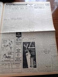 Cumhuriyet Gazetesi - 23 Eylül 1962 - İsmet İnönü CHP Liderliğinden Ve Kabineden İstifaya Dün Davet Edildi - Ferda Güley - Avni Doğan - Hastalık Ve Belirtileri Yazan Nadir Nadi Köşe - Adalet Partisinin İktidara Gelmesi Planı 1 Günde Suya Düştü -  Tecavüz Olayları İçin İdam Cezası Kabul Edilmezse Kadınlarımız Erkeklere Oy Vermeyecekler - Malul Dul Ve Yetimlere Spor Toto'dan Prim Verilmesi İstendi - Döviz Stokumuz 95 Milyon 900 Bin Dolara Ulaştı - Yer Demir Gök Bakır Yazan Yaşar Kemal Yazı Dizisi - İlhan Selçuk Köşe Yazısı - 27 Mayıs ve Siyasi Rejimimizin Kaderi Yazan Hüseyin Naili Kubalı - Sovyetler Birliği Dışişleri Bakanı Andrei Gromiko Küba İçin Amerika'yı İtham Etti - Liberalizm Mi Sosyalizm Mi Yazan Niyazi Özak - Gecenin Ucundaki Işık Yazan Peride Celal Yazı Dizisi - Bay Oscar Karikatür - Bay Çokbilmiş Karikatür - Resimli Roman Melun Kız Çizen Yves Sayol - Hollywood Filmciliği Çöküyor - Elizabeth Taylor Kleopatra Filminde Fotoğraf - Galatasaray Metin Oktay'ın Golüyle Galip