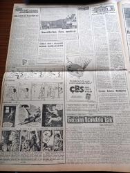 Cumhuriyet Gazetesi - 23 Eylül 1962 - İsmet İnönü CHP Liderliğinden Ve Kabineden İstifaya Dün Davet Edildi - Ferda Güley - Avni Doğan - Hastalık Ve Belirtileri Yazan Nadir Nadi Köşe - Adalet Partisinin İktidara Gelmesi Planı 1 Günde Suya Düştü -  Tecavüz Olayları İçin İdam Cezası Kabul Edilmezse Kadınlarımız Erkeklere Oy Vermeyecekler - Malul Dul Ve Yetimlere Spor Toto'dan Prim Verilmesi İstendi - Döviz Stokumuz 95 Milyon 900 Bin Dolara Ulaştı - Yer Demir Gök Bakır Yazan Yaşar Kemal Yazı Dizisi - İlhan Selçuk Köşe Yazısı - 27 Mayıs ve Siyasi Rejimimizin Kaderi Yazan Hüseyin Naili Kubalı - Sovyetler Birliği Dışişleri Bakanı Andrei Gromiko Küba İçin Amerika'yı İtham Etti - Liberalizm Mi Sosyalizm Mi Yazan Niyazi Özak - Gecenin Ucundaki Işık Yazan Peride Celal Yazı Dizisi - Bay Oscar Karikatür - Bay Çokbilmiş Karikatür - Resimli Roman Melun Kız Çizen Yves Sayol - Hollywood Filmciliği Çöküyor - Elizabeth Taylor Kleopatra Filminde Fotoğraf - Galatasaray Metin Oktay'ın Golüyle Galip
