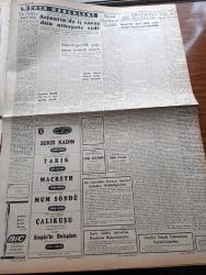 Cumhuriyet Gazetesi - 24 Eylül 1962 - Dünkü Parti Kongrelerinde Tahriklerden Şikayet Edildi - Siyasi Şartların Tahlili Yazan Feridun Ergin Köşe Yazısı - Evlenme Çağındaki Kızlar Erkeklerden 215,000 Fazla - Çankırı Atatürk İlkokulu Valinin Emriyle Kapatıldı - Kaçakçılığı Önlemek İçin Hudut Karakolları Takviye Ediliyor - Salim Başol Cumhuriyetçi Köylü Millet Partisi'nin Tebliğine Cevap Verdi - Cüzamın Dağılışı Bakımından Türkiye 3 Bölgeye Taksim Edildi - Sağır Dilsizler İçin İş Sahaları Açılacak - Yer Demir Gök Bakır Yazan Yaşar Kemal Yazı Dizisi - İlhan Selçuk Köşe Yazısı - Japonya'da 500.000 Yıllık Bir Fil Fosili Meydana Çıkarıldı - Amerika Küba'ya Saldırırsa Füzeler Uçmaya Başlayacak - Savaşçının İstirahatinde Brigitte Bardot ile Robert Hossein Fotoğraf - Gecenin Ucundaki Işık Yazan Peride Celal Yazı Dizisi - Bay Oscar Karikatür - Jane'in Kızı Çizgi Roman - Fenerbahçe 10 Kişilik Yeşil direk'i Yendi - Metin Oktay'sız Galatasaray Karşıyaka'yı Yenemedi