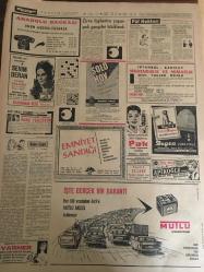 HÜRRİYET GAZETESİ 1 KASIM 1965 YIL :18 SAYI :6289--Demirel e Evet Bakanlara ise Hayır --4 Çocuğu ile öldürülen çiftçinin kardeşi de çıldırdı ---Rumlar ,sulh taarruzuna devam ediyor --Manken Nina nın mirasını vermek için ,esas babası Seylan da aranıyor  --Paketteki cesedin esrarı çözülemedi ---Erkekler kurban olarak  korkakları seçiyor --Tam 23 yıldır gözünü  kırpmayan kadın dün deliksiz  bir uyku çekti ---İstanbul Üniversitesi yeni yılına bugün başlıyor ---Zirve toplantısı yapan yedi gangster tutuklandı --Vefa :3 Demirspor :0--Beşiktaş 1 puan kaybetti --Galatasaray Mağlup 1-0--PTT Feriköy ü 1-0 yendi ---Genç kadının üç kere idamı isteniyor --Tarihleri dönen bestekar çift  1 milyon liralık villa satın aldı ---Cami de namaz kılarken öldü --Erkek Teknik Öğretmen Okulunun Çatısı Yandı ---Gülmekten çatlayıp öldü --Ağlayan gelini güldürürken kalbinden vurulup öldü --Ankara da durum : Parti içi iktidar mücadelesi ---