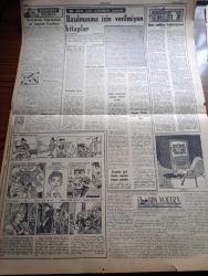 Cumhuriyet Gazetesi - 2 Temmuz 1962 - Asker Valilerin Yerine Siviller Tayin Ediliyor - İstanbul'un Aktüel Meseleleri - Denizcilik Bayramı Kutlandı - 14'lerden Orhan Kabibay İstanbul'da - Pasaportları Eskisi Gibi İller Verecek - Cumhuriyet Halk Partisi Ve Yeni Türkiye Partisi Dün Hükümete Güvenini Bildirdi - Kuzey Irak'ta Çarpışmalar Oluyor Barzani Kuvvetleri Sarıldı Ve Bombalandı - Kızılay Da Çocuk Felci Konusunu Ele Alıyor - Cezayir Halkı Referandumda Bağımsızlık İçin Evet Diyor - Gecenin Ucundaki Işık Yazan Peride Celal Yazı Dizisi - Jurnalci Yazan İlhan Selçuk Köşe Yazısı - Yeni Çocuk kulüpleri Kuruluyor - Federal Almanya Başbakanı Adenauer Fransa'yı Resmen Ziyaret Edecek - Haberleşme Enstitüsü Kuruluyor - Basılmasına İzin Verilmeyen Kitaplar - Hacettepe 2 Yıl Sonra Tekrar Milli Lige Döndü - Tenis Tek Kadınlarda Sevim Barulay Turnuva Birincisi - Gül Kupası Atletizm Yarışları Bitti - Futbolcular Suat Mamat Ve Şeref Has İtalya'dan Elleri Boş Dönüyor - Can Bartu