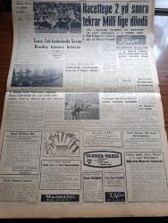 Cumhuriyet Gazetesi - 2 Temmuz 1962 - Asker Valilerin Yerine Siviller Tayin Ediliyor - İstanbul'un Aktüel Meseleleri - Denizcilik Bayramı Kutlandı - 14'lerden Orhan Kabibay İstanbul'da - Pasaportları Eskisi Gibi İller Verecek - Cumhuriyet Halk Partisi Ve Yeni Türkiye Partisi Dün Hükümete Güvenini Bildirdi - Kuzey Irak'ta Çarpışmalar Oluyor Barzani Kuvvetleri Sarıldı Ve Bombalandı - Kızılay Da Çocuk Felci Konusunu Ele Alıyor - Cezayir Halkı Referandumda Bağımsızlık İçin Evet Diyor - Gecenin Ucundaki Işık Yazan Peride Celal Yazı Dizisi - Jurnalci Yazan İlhan Selçuk Köşe Yazısı - Yeni Çocuk kulüpleri Kuruluyor - Federal Almanya Başbakanı Adenauer Fransa'yı Resmen Ziyaret Edecek - Haberleşme Enstitüsü Kuruluyor - Basılmasına İzin Verilmeyen Kitaplar - Hacettepe 2 Yıl Sonra Tekrar Milli Lige Döndü - Tenis Tek Kadınlarda Sevim Barulay Turnuva Birincisi - Gül Kupası Atletizm Yarışları Bitti - Futbolcular Suat Mamat Ve Şeref Has İtalya'dan Elleri Boş Dönüyor - Can Bartu