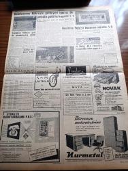 Cumhuriyet Gazetesi - 10 Eylül 1962 - Meclis Üyelerinin Dikkatine Yazan Feridun Ergin Köşe Yazısı - Başbakan İsmet İnönü Kalkınmanın Güçlüğünden Bahsetti - Cumhuriyetin Anketi 100 Tacire 10 Sual Durumun İyiye Gittiği Doğru Mu - Amerika'nın Yeni Uzay Adamı Walter Shirra 25 Eylül'de Atılacak - Galatasaraylı Futbolcu Ali Beratlıgil'in İşlettiği Kocaelililer Kulübü Polis Tarafından Basıldı - Amerikan Okullarında Irk Ayrımı Sona Eriyor - Yer Demir Gök Bakır Yazan Yaşar Kemal Yazı Dizisi - Türkiye'de Sosyalizminin İlkeleri Yazan İlhan Selçuk Köşe Yazısı - Küba'nın Havadan Ve Denizden Ablukaya Alınması İstendi - Fransa'da Denizaltı Villaları İnşa Edildi - Osmanlı Tarihinde Haydut Aşkları Yazan Reşat Ekrem Koçu Yazı Dizisi - Bay Oscar Karikatür - Profesör Nümbüs'ün Maceraları Çizgi Roman - Gecenin Ucundaki Işık Yazan Peride Celal Yazı Dizisi - Galatasaray Bükreşte Galibiyeti Haksız Bir Penaltı Golü İle Kaçırdı - Beşiktaş Vefa'yı Bozguna Uğrattı - Fenerbahçe Galatasaray'ı 68 60 Mağlup Etti