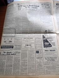 Cumhuriyet Gazetesi - 11 Eylül 1962 - Yeni Parti Kurulacağı Dün Resmen Açıklandı - Yargıtay Altay Ömer Egesel Hakkında Açılan Hakaret Davasını Usul Bakımından Reddetti - Koçero'nun Şehit Ettiği Assubay Veli Erol'un Eşi Siirt Valisi Safa Poyrazı Mahkemeye Verdi - Parlamentonun Çalışması Dün Filme Alındı - Cumhuriyetin Anketi 100 Tacire 10 Sual Durumun İyiye Gittiği Doğru Mu - Gümüş Motor Fabrikası İşçileri Son 3 Ay İçinde Üçüncü Defa Grev Yaptılar - Eminsu Derneğinde İstifalar Devam ediyor - Depremin Hala Devam Ettiği Iğdır'dan Göç Başladı - Yer Demir Gök Bakır Yazan Yaşar Kemal Yazı Dizisi - Üç Hikaye Yazan İlhan Selçuk Köşe Yazısı - Sarp Ve Maradit Sembolü Ve Ayı Yavrusu Yazan Cihad Baban - İngiliz İmparatorluğu Tarihi Bu Karar Arefesinde - Mısır Arap Birliğinden Çekilmiyor - Şırıngasız Aşı - Osmanlı Tarihinde Haydut Aşkları Yazan Reşat Ekrem Koçu Yazı Dizisi - Gecenin Ucundaki Işık Yazan Peride Celal Yazı Dizisi - Resimli Roman Melun Kız Çizen Yves Sayol - Sinarit Balığı