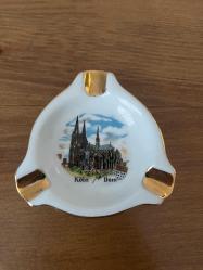 Köln Dom manzaralı, yaldızlı porselen kül tablası
