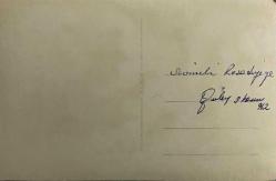 ÇİÇEKLERİN ARKASINDA BİRBİRİNE BAKARAK POZ VEREN GELİN VE DAMAT FOTOĞRAFI , 03.11.1962, SEVGİLERİMLE REŞADİYEYE,  ORİJİNAL SİYAH & BEYAZ, 14x9  cm EBADINDA - 1940'LAR, 1950'LER, 1960'LAR ve 1970'LER TÜRKİYE'SİNDEN NOSTALJİK DOĞUM GÜNÜ HEDİYESİ