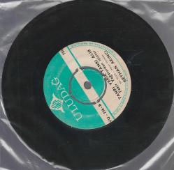 BEYHAN AKINCI - YANDIM ANAM (SUS) / TANRI VERİR TANRI ALIR FAKİR YAĞMURDAN ISLANIR (DÖNEM BASKISI) 45'LİK