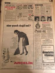 HÜRRİYET GAZETESİ 11 KASIM 1966 YIL :19 SAYI :6659 --Ata yı andık--Bütün casuslar ,Türk Albayı nın çaldırdığı NATO planları peşinde --Cahide Sonku ,Pendik te içkili vaziyette  bulundu ---Minibüs kamyonla çarpıştı 8 ölü ,13 de ağır  yaralı var ---Yunanistan Enosis ten biz de Taksim den  bahsetmeyeceğiz ---Füzecilerimiz Amerika da atış rekoru  kırdı --Ankara da  yanıyor  ya Urfa da 80 bin insan  günlerce elektriksizmiş  kimin umurunda --Hapishane  kaçkını hırsız  yakalandı ---Belediye ,kaloriferlerini yakmayanlara ceza verecek --Gegiç :Galip gelmemiz  normal --Toto dan bu güne kadar 777 milyon lira gelir sağlandı --Milli Takım namzetleri her güm idman yapacak --Beşiktaş ın idmanına Suat da iştirak etti ---Filistin mültecilerinin  mallarını koruyacak bir yetkili  istendi --Güreşlerden sonra  :Başpehlivanların  bıçakları konuştu ---Sarhoş iki kadın ,genç artist Nevin Nuray ı  hastanelik etti ---Soygunculara yataklık yapan iki kardeş de tevkif edildi --