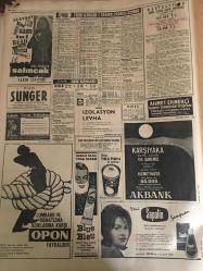 HÜRRİYET GAZETESİ 11 KASIM 1966 YIL :19 SAYI :6659 --Ata yı andık--Bütün casuslar ,Türk Albayı nın çaldırdığı NATO planları peşinde --Cahide Sonku ,Pendik te içkili vaziyette  bulundu ---Minibüs kamyonla çarpıştı 8 ölü ,13 de ağır  yaralı var ---Yunanistan Enosis ten biz de Taksim den  bahsetmeyeceğiz ---Füzecilerimiz Amerika da atış rekoru  kırdı --Ankara da  yanıyor  ya Urfa da 80 bin insan  günlerce elektriksizmiş  kimin umurunda --Hapishane  kaçkını hırsız  yakalandı ---Belediye ,kaloriferlerini yakmayanlara ceza verecek --Gegiç :Galip gelmemiz  normal --Toto dan bu güne kadar 777 milyon lira gelir sağlandı --Milli Takım namzetleri her güm idman yapacak --Beşiktaş ın idmanına Suat da iştirak etti ---Filistin mültecilerinin  mallarını koruyacak bir yetkili  istendi --Güreşlerden sonra  :Başpehlivanların  bıçakları konuştu ---Sarhoş iki kadın ,genç artist Nevin Nuray ı  hastanelik etti ---Soygunculara yataklık yapan iki kardeş de tevkif edildi --