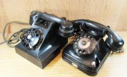 AnTiKa ÇEVİRMELİ SiYaH BAKALİT TELEFONLAR......2 ADET(Bakımlık)