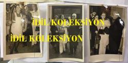 EFSANE MÜZİK GRUBU BEYAZ KELEBEKLER'İN ÇOK NADİR ORİJİNAL ÜÇLÜ FOTOĞRAF SETİ, 18 x 11,5 cm EBADINDA, SİYAH & BEYAZ - ADAPAZARI'NDAKİ HAZİN KAZA SONRASI ÜLKÜ ÜST'Ü ANNESİ ve BABASININ HASTANEDEN TABURCU EDERKEN ÇEKİLMİŞ ÖZEL KARELER