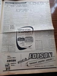Cumhuriyet Gazetesi - 6 Eylül 1962 - Adalet Partisinin Planı Red Edeceğine Kaani Olan İktidar Acele Tedbir Alıyor - 5 Yıllık Planı Redde Hazırlanan Adalet Partisi Grubu - İran'dan Sonra Doğu İllerimizde Deprem - Komünistlikle İtham Edilince Orhan Apaydın Partisinden İstifa Etti - Yeni Türkiye Partisi İle Cumhuriyetçi Köylü Millet Partisi'nin Birleşmesi Gerçekleşiyor - Şehirlerarası Otobüslerde Film Oynatılmaya Başlandı - Adalet Partisi EMİNSU'ların Orduya Dönmeleri İçin Kanun Tasarısı  Hazırladı - Yabancı Uyruklu Kadınla Evlenen Yedek Subay Olabilecek - Yer Demir Gök Bakır Yazan Yaşar Kemal Yazı Dizisi - Türkiye'de Köy Enstitüleri Yazan İlhan Selçuk - Amerika U 2 lerin Rus Semalarında Uçmadıklarını Bildirdi - Kennedy Küba'ya Yapılan Rus Askeri Yardımları Hakkında İzahat Verdi -  Osmanlı Tarihinde Haydut Aşkları Yazan Reşat Ekrem Koçu Yazı Dizisi - Gecenin Ucundaki Işık Yazan Peride Celal Yazı Dizisi -  Metin Oktay'ın Ayak Bileği Sakat Futbolcular Dün Çalıştılar - Şeref Has