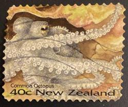Yeni Zelanda Pulu- New Zealand Stamp -Mektup Zarfından Kesilmiş  / Postadan Geçmiş Pul Filateli - AHTAPOT TEMALI PUL,  2 PARA - YABANCI PULLAR - NOSTALJİK DOĞUM GÜNÜ HEDİYESİ