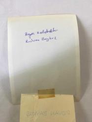 EFSANE MÜZİK GRUBU BEYAZ KELEBEKLER'İN ÇOK NADİR İKİLİ ORİJİNAL FOTOĞRAF SETİ, 12 x 9 cm EBADINDA, SİYAH & BEYAZ - GRUBUN GENÇ ÜYESİ RIDVAN BAYKUŞ TAKIM ELBİSESİYLE GÜLÜMSERKEN ÇEKİLMİŞ 2 ADET FOTOĞRAFI