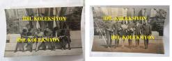 EFSANE MÜZİK GRUBU BEYAZ KELEBEKLER'İN ÇOK NADİR İKİLİ ORİJİNAL FOTOĞRAF SETİ, 18 x 12 cm EBADINDA, SİYAH & BEYAZ - GRUP ÜYELERİ İSTANBUL ÜNİVERSİTESİ BEYAZIT KAMPÜSÜ İÇ YERLEŞKESİNDE DEKANLIK BİNASINDA GENÇLİK ANITI ÖNÜNDE POZ VERİRKEN - 1960'LARDAN BİR HATIRA, RIFAT EKE, ALTAN EKE, BEHZAT KUTLU, ENDER AKACAN