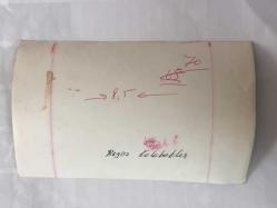 EFSANE MÜZİK GRUBU BEYAZ KELEBEKLER'İN ÇOK NADİR İKİLİ ORİJİNAL FOTOĞRAF SETİ, 18 x 12 cm EBADINDA, SİYAH & BEYAZ - GRUP ÜYELERİ İSTANBUL ÜNİVERSİTESİ BEYAZIT KAMPÜSÜ İÇ YERLEŞKESİNDE DEKANLIK BİNASINDA GENÇLİK ANITI ÖNÜNDE POZ VERİRKEN - 1960'LARDAN BİR HATIRA, RIFAT EKE, ALTAN EKE, BEHZAT KUTLU, ENDER AKACAN