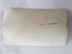 EFSANE MÜZİK GRUBU BEYAZ KELEBEKLER'İN ÇOK NADİR İKİLİ ORİJİNAL FOTOĞRAF SETİ, 18 x 12 cm EBADINDA, SİYAH & BEYAZ - GRUP ÜYELERİ İSTANBUL ÜNİVERSİTESİ BEYAZIT KAMPÜSÜ İÇ YERLEŞKESİNDE DEKANLIK BİNASINDA GENÇLİK ANITI ÖNÜNDE POZ VERİRKEN - 1960'LARDAN BİR HATIRA, RIFAT EKE, ALTAN EKE, BEHZAT KUTLU, ENDER AKACAN