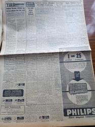Cumhuriyet Gazetesi - 8 Ağustos 1962 - Başbakan İsmet İnönü Dün Bir Basın Toplantısı Yaptı - İşçilerin Bütün Davaları Öncelikle Ele Alınıyor - Manisa'daki Gecekondu Olayı Hakkında Vali Niyazi Araz'ın İzahatı- Marilyn Monroe Şöhretinin Aksine Sade Bir Törenle Yarın Gömülecek - Bursa İle Mudanya Arasında Bir Sanayi Bölgesi Kuruluyor - İzmir Fuarına Bu Yıl 26 Yabancı Devlet Katılıyor - Yunan Dışişleri Bakanı Averof Türk Yunan Federasyonu İçin Şimdilik Zamansız Dedi - Gecenin Ucundaki Işık Yazan Peride Celal Yazı Dizisi - Planlı Menderes Politikası Yazan İlhan Selçuk Köşe Yazısı - Türk Yunan Dostluğuna Bir Bakış Yazan Cihad Baban - Doğu Almanya'da Yiyecek Sıkıntısı Son Hadde Vardı - Burhan Felek Köşe Yazısı - Osmanlı Tarihinde Haydut Aşkları Yazan Reşat Ekrem Koçu Yazı Dizisi - Bay Oscar Karikatür - Profesör Nümbüs'ün Maceraları Çizgi Roman - Jane'in Kızı Çizgi Roman -  Resimli Roman Melun Kız Çizen Yves Sayol Yazı Dizisi - Galatasaray Bu Gece PSV İle Karşılaşıyor - Antrenör Kokotoviç