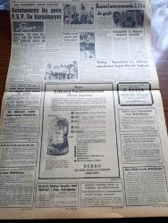 Cumhuriyet Gazetesi - 8 Ağustos 1962 - Başbakan İsmet İnönü Dün Bir Basın Toplantısı Yaptı - İşçilerin Bütün Davaları Öncelikle Ele Alınıyor - Manisa'daki Gecekondu Olayı Hakkında Vali Niyazi Araz'ın İzahatı- Marilyn Monroe Şöhretinin Aksine Sade Bir Törenle Yarın Gömülecek - Bursa İle Mudanya Arasında Bir Sanayi Bölgesi Kuruluyor - İzmir Fuarına Bu Yıl 26 Yabancı Devlet Katılıyor - Yunan Dışişleri Bakanı Averof Türk Yunan Federasyonu İçin Şimdilik Zamansız Dedi - Gecenin Ucundaki Işık Yazan Peride Celal Yazı Dizisi - Planlı Menderes Politikası Yazan İlhan Selçuk Köşe Yazısı - Türk Yunan Dostluğuna Bir Bakış Yazan Cihad Baban - Doğu Almanya'da Yiyecek Sıkıntısı Son Hadde Vardı - Burhan Felek Köşe Yazısı - Osmanlı Tarihinde Haydut Aşkları Yazan Reşat Ekrem Koçu Yazı Dizisi - Bay Oscar Karikatür - Profesör Nümbüs'ün Maceraları Çizgi Roman - Jane'in Kızı Çizgi Roman -  Resimli Roman Melun Kız Çizen Yves Sayol Yazı Dizisi - Galatasaray Bu Gece PSV İle Karşılaşıyor - Antrenör Kokotoviç
