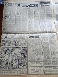 Cumhuriyet Gazetesi - 20 Temmuz 1962 - Astar Ve Yüz Hikayesi Yazan Nadir Nadi Köşe Yazısı - Konya Ovasının 2 Milyon Dekarı Kumlar Altında Hicret Başladı - Akçay Plajında Sazlı Sözlü Bir Yürüyüş Yapıldı - Siirt Dağlarına Sığınan Koçeroyu 500'den Fazla Jandarma Takip Ediyor - İETT Borcunu Ödemezse Tesislere El Konacak - Cemal Gürsel Dün Sezai Okan'ı Kabul Etti - Sosyalist Bir Partinin Nüvesini Teşkil Edecek Bir Cemiyet Kuruluyor - Gecenin Ucundaki Işık Yazan Peride Celal Yazı Dizisi - Kahrolası Sanşo İlhan Selçuk Köşe Yazısı - İlim İmamlığı Ve Batı Yazan Cahit Tanyol - Burhan Felek Köşe Yazısı - İğneler Yazan Adalet Cimcoz - Bay Oscar Karikatür - Profesör Nümbüs'ün Maceraları Çizgi Roman - Resimli Roman Melun Kız Çizen Yves Sayol Yazı Dizisi - Metin Oktay'ın İşi İçin İtalya'ya Giden Galatasaray Kulübü Başkanı Ulvi Yenal - Cezmi Or Yarışlarına Bu Yıl 61 Yabancı Atlet Katılacak - Fenerbahçe Transfer Faaliyetini Kapatıyor - Uzun Atlamada Rakipsiz Amerikalı Boston - Grundig Radyo