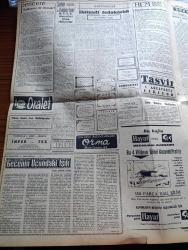 Cumhuriyet Gazetesi - 22 Temmuz 1962 - Nadir Nadi Köşe Yazısı - Okuma Yazma Bilmeyenlerin Sayısı Yeniden Artıyor - Gerur Karakolumuzu Kızıl Pilotun Kasten Bombaladığı Tesbit Edildi - İsmet İnönü Karadeniz Gezisine Çıkıyor - Karapınar Bölgesini Çölleşmeden Kurtarma Planı Kanuni Formaliteleri Bekliyor - Kalkınma Ne Demek Yazan İlhan Selçuk Köşe Yazısı - Gecenin Ucundaki Işık Yazan Peride Celal Yazı Dizisi - Milli Türk Talebe Birliği İdarecileri İtham ediliyor - Laos'un Tarafsız Bir Devlet Olmasına Dün Karar Verildi - 1962 1963 Yunus Nadi Armağanı Makale Yarışması Sosyalizminin Modası Geçmiştir Yazan Samim Anday - Haftanın Şakaları Yazan Burhan Felek Köşe Yazısı - Bay Oscar Karikatür - Jane'in Kızı Çizgi Roman - Resimli Roman Melun Kız Çizen Yves Sayol Yazı Dizisi - General Motors'un Yıllık Hasılat Tutarı Türkiye Milli Bütçesinin 11 Misli - Milletlerarası Bir Öğrenci Köyü Kuruluyor - Başkan Cemal Gürsel Sporculara Çalışma Tavsiye Etti - Avrupa Yelken Şampiyonası Östend'te Başladı