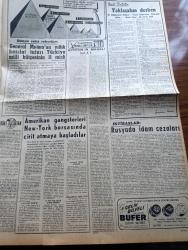 Cumhuriyet Gazetesi - 22 Temmuz 1962 - Nadir Nadi Köşe Yazısı - Okuma Yazma Bilmeyenlerin Sayısı Yeniden Artıyor - Gerur Karakolumuzu Kızıl Pilotun Kasten Bombaladığı Tesbit Edildi - İsmet İnönü Karadeniz Gezisine Çıkıyor - Karapınar Bölgesini Çölleşmeden Kurtarma Planı Kanuni Formaliteleri Bekliyor - Kalkınma Ne Demek Yazan İlhan Selçuk Köşe Yazısı - Gecenin Ucundaki Işık Yazan Peride Celal Yazı Dizisi - Milli Türk Talebe Birliği İdarecileri İtham ediliyor - Laos'un Tarafsız Bir Devlet Olmasına Dün Karar Verildi - 1962 1963 Yunus Nadi Armağanı Makale Yarışması Sosyalizminin Modası Geçmiştir Yazan Samim Anday - Haftanın Şakaları Yazan Burhan Felek Köşe Yazısı - Bay Oscar Karikatür - Jane'in Kızı Çizgi Roman - Resimli Roman Melun Kız Çizen Yves Sayol Yazı Dizisi - General Motors'un Yıllık Hasılat Tutarı Türkiye Milli Bütçesinin 11 Misli - Milletlerarası Bir Öğrenci Köyü Kuruluyor - Başkan Cemal Gürsel Sporculara Çalışma Tavsiye Etti - Avrupa Yelken Şampiyonası Östend'te Başladı